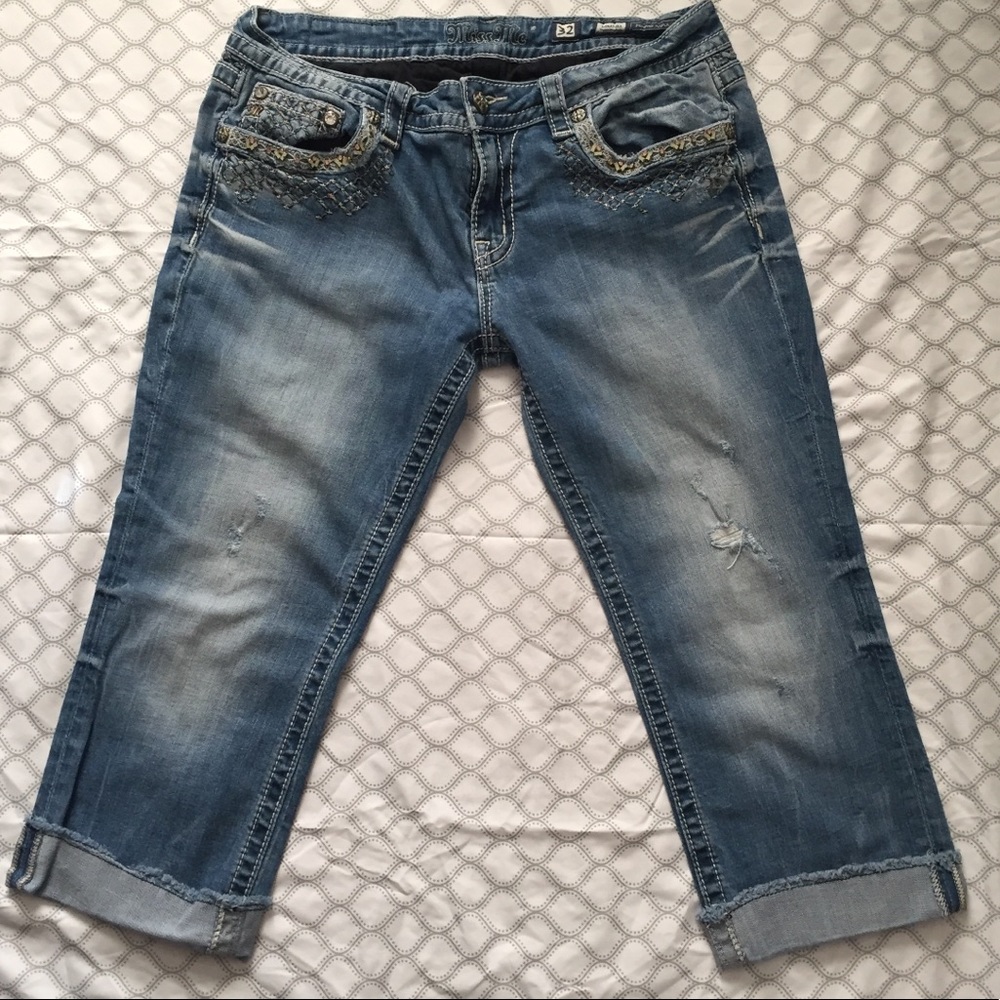 Miss Me Signature Cuffed Capri 32